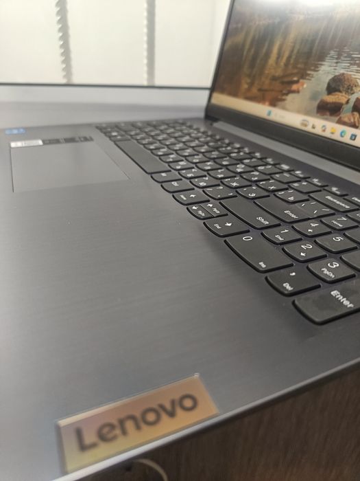 Lenovo ideapad 3 core i3 1215U