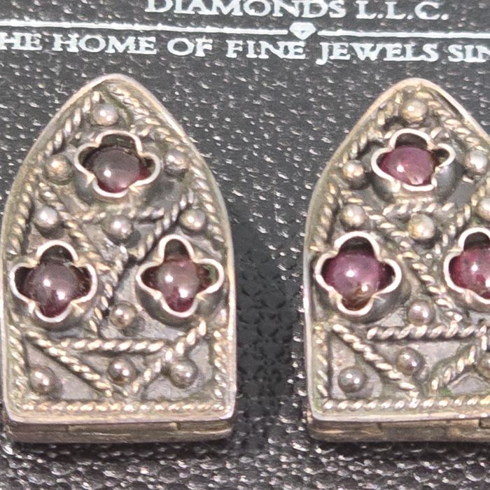 Продаю Серьги серебряные с гранатами