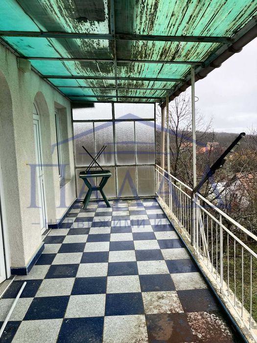 МАСИВНА къща-м-ст Перчемлията