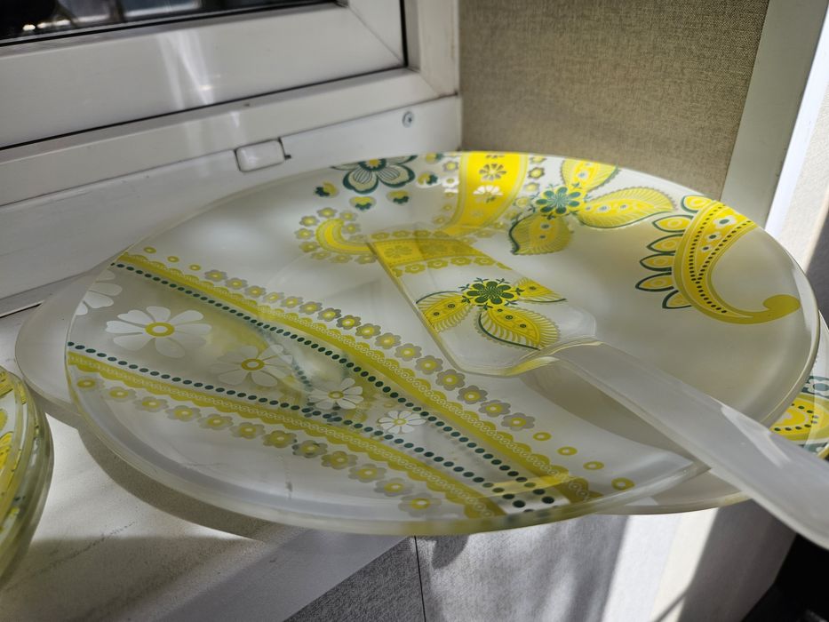 Продам красивый сервиз