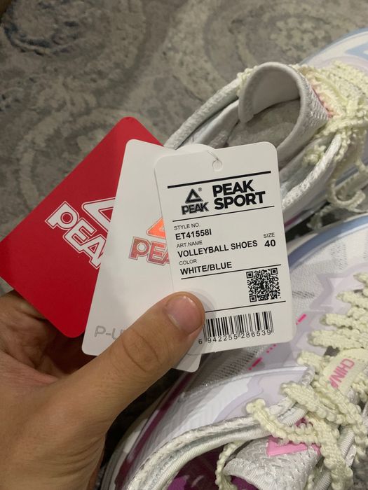 Новые кроссовки Peak 40 размер