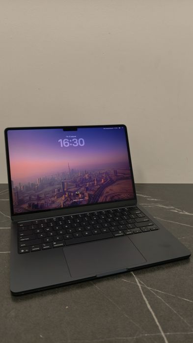 Macbook air 13 m4 16/256 a3240