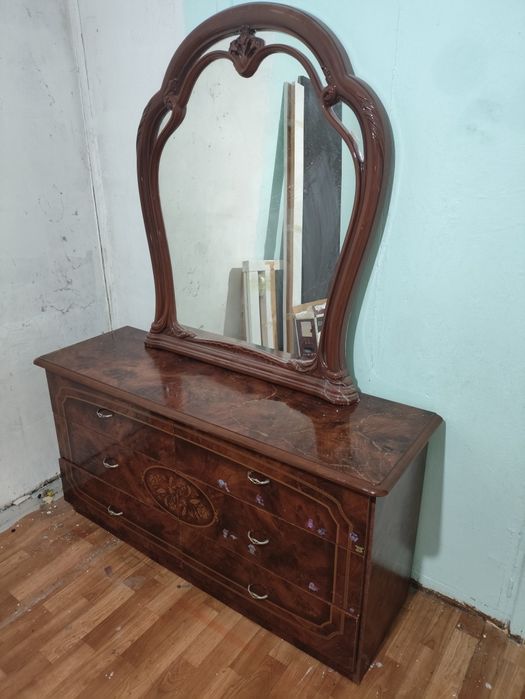 Комод тумба с зеркалом