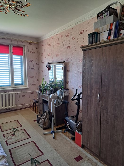 4 xona kvartira sotiladi