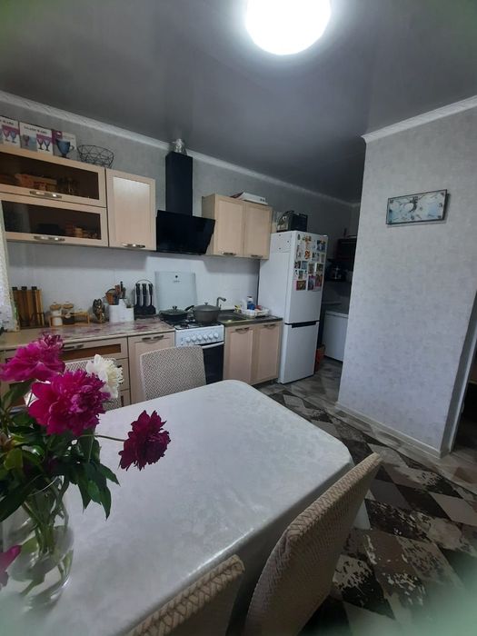 Продам!!! 2 комнатную в 3 квартирном