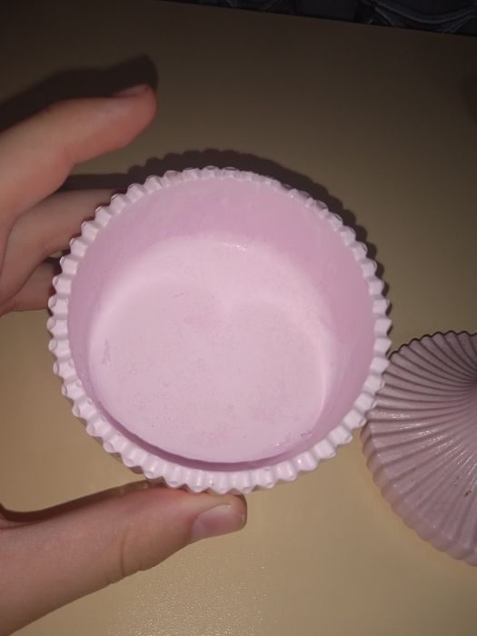 Розовая фарфоровая шкатулка
