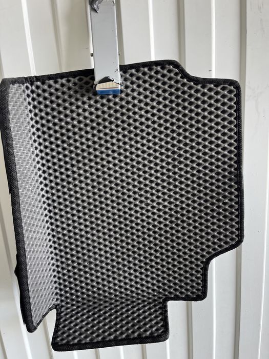 Продам коврики авто ево коврики (Акцент)