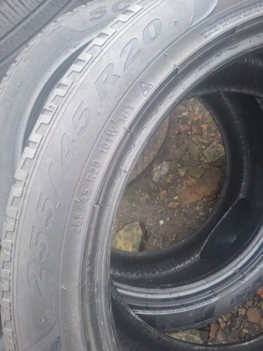 Vand 2 anvelope 255 45 20 pireli de iarna bune