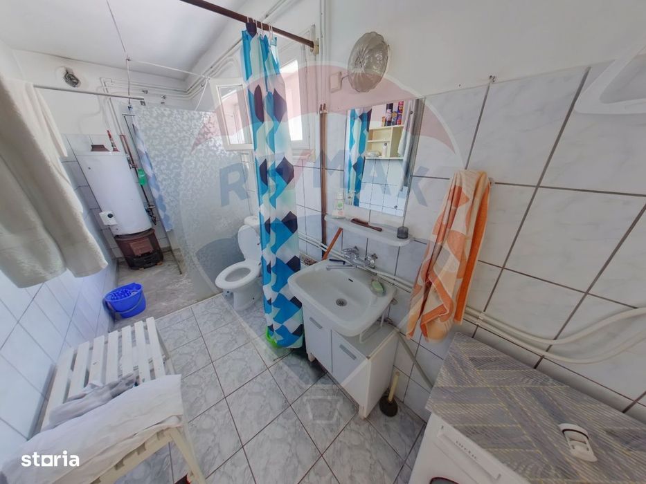 Casă / Vilă cu 4 camere de vânzare, teren generos!