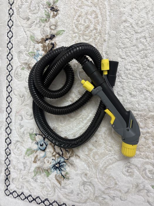 Профессинальный пылесос Karcher Puzzi 10/1