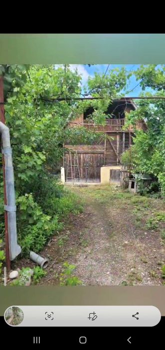 Casa mobilata locuibila centru Daneti 3 camere 80mp, cu numeroase dependinte, inclusiv 2 beciuri, curte si gradina 2.700 mp, apa si curent