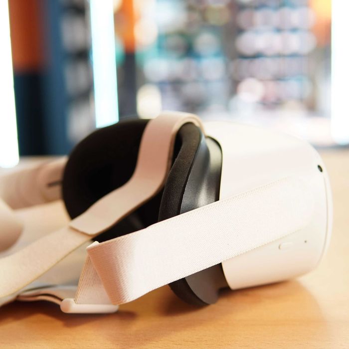 Casca VR All-in-One Oculus Quest 2, 64 GB + Husa de protectie/ 12 LUNI GARANTIE