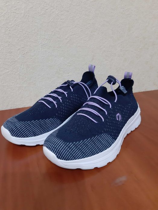 Кроссовки новые, размер 37