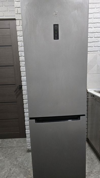 Холодильник Indesit