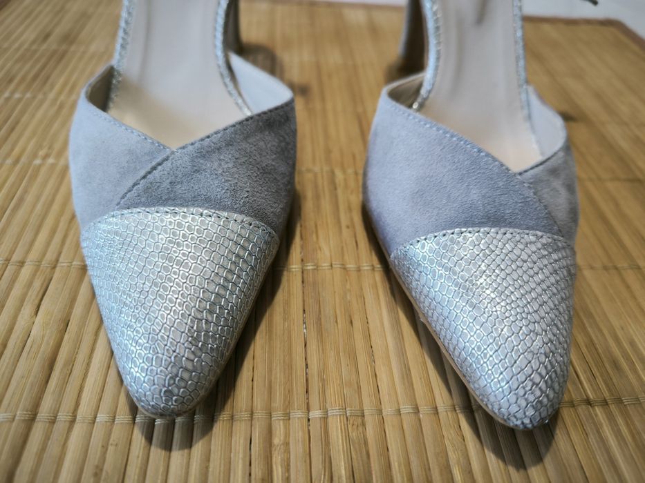 Елегантни  дамски обувки на ток, сиво и сребристо, естествена кожа,