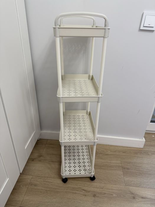 Пластиковая полочка