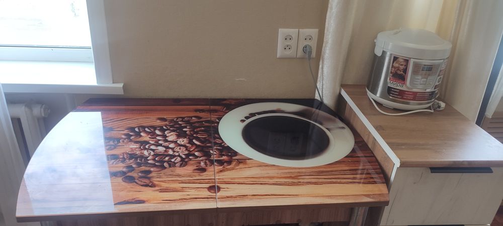 продам стол кухонный