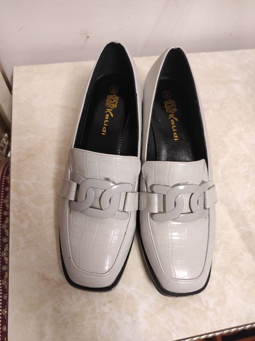 Ayollar tuflisi holati yangi.