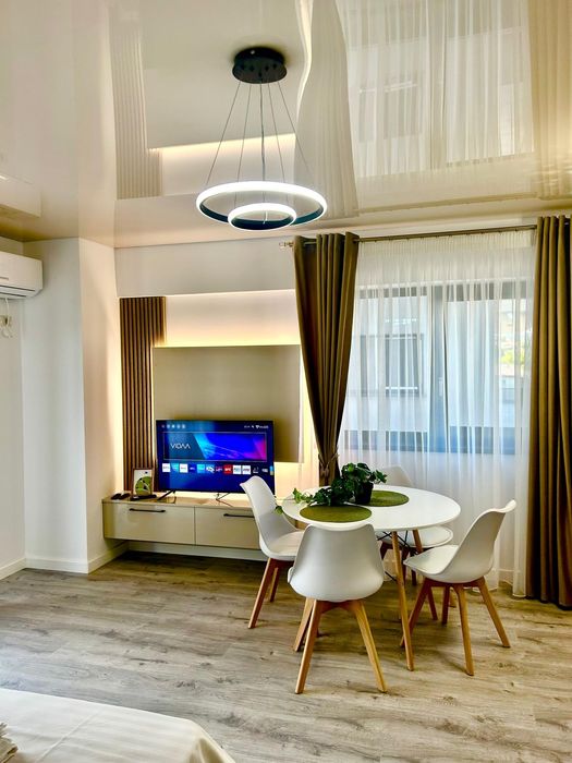 Regim hotelier Adamant Towers  pret avantajos.