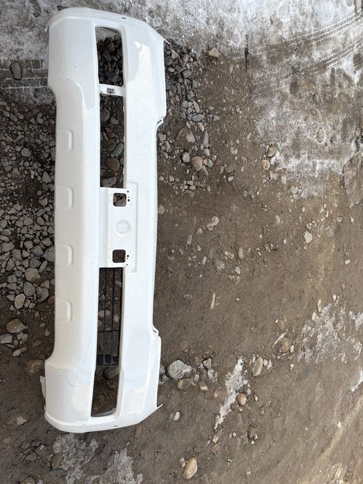 Продам бампер от тойоты 200