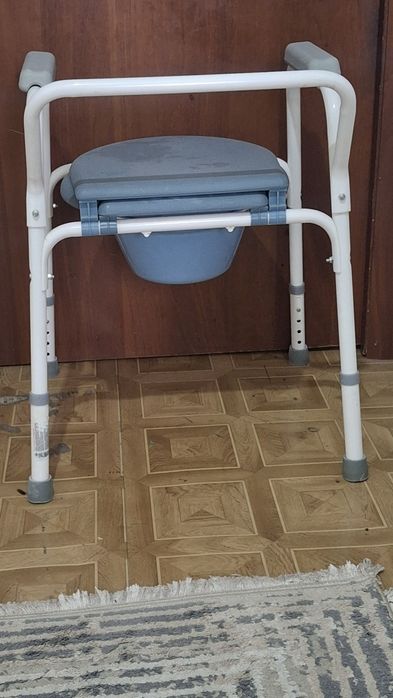 Санитарный стул туалет