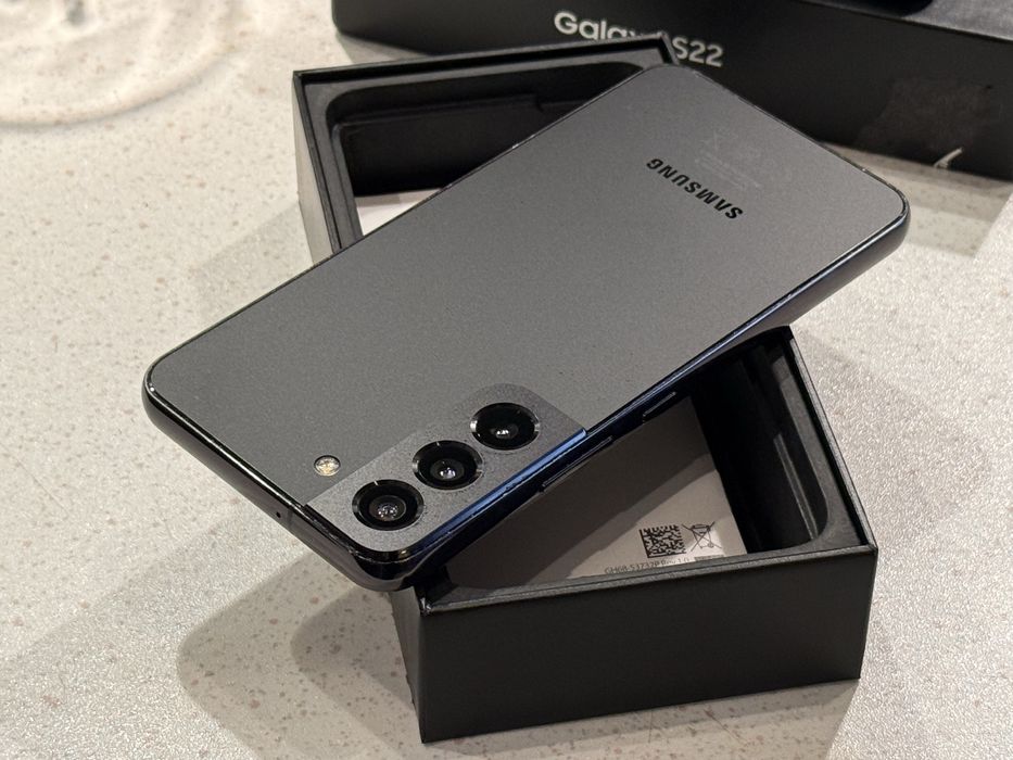 Samsung Galaxy S22 5G 128GB/8GB RAM Black - Перфектен.