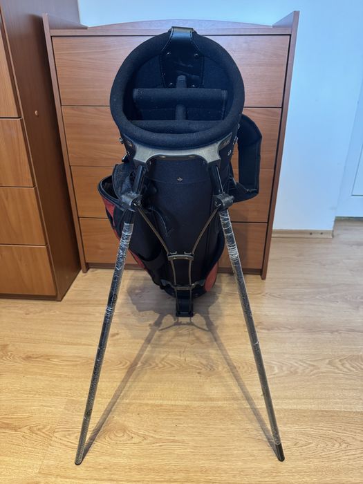 Geantă golf cu suport (stand) – ușoară, practică, stare bună