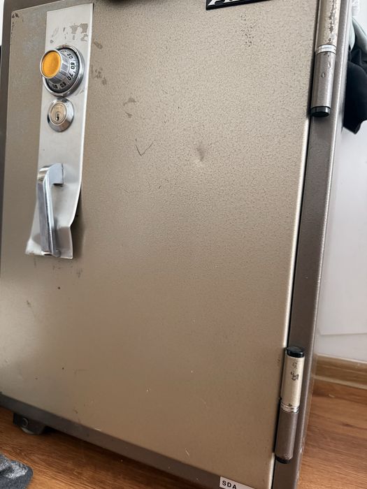 Продам сейф в хорошем состоянии