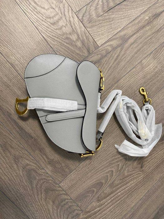 Geanta Dior Saddle Gri din Piele Texturată - nouă, în cutie