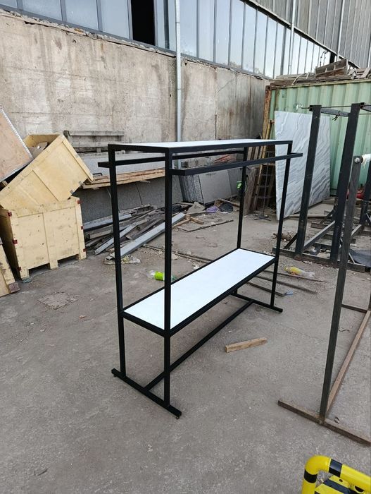 Вешалки для одежды.