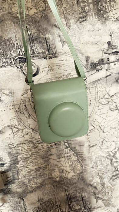 Продам поларойд фотоаппарат Instax mini