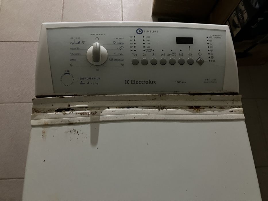 Пералня Electrolux с горно зареждане