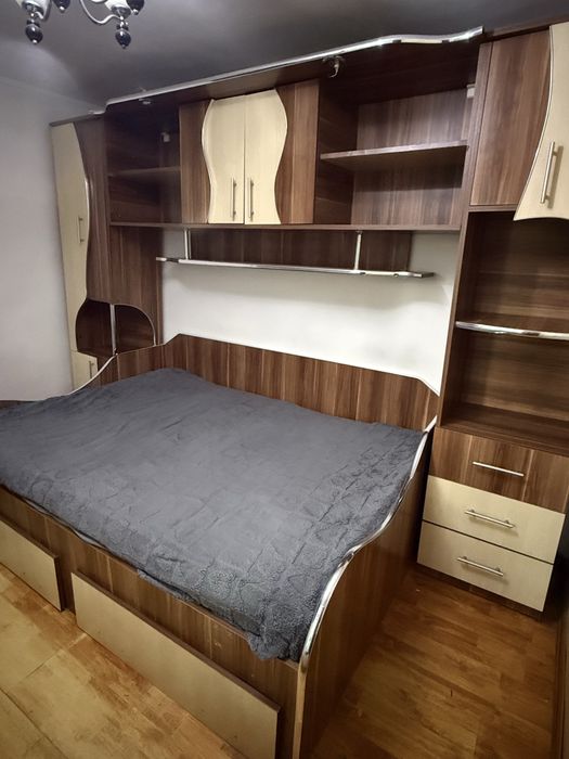 Set Mobilă Dormitor cu Pat Matrimonial 140x200 și Spații Depozitare saltea inclusa in pret