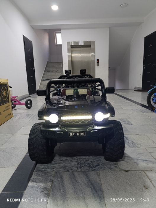 Bolalar mashinasi ikki kishilik pulti zaryadchiki bilan komplekt tuliq