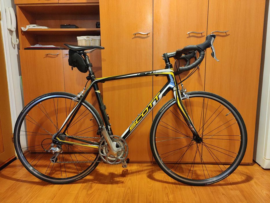 Cursieră full carbon Scott CR1