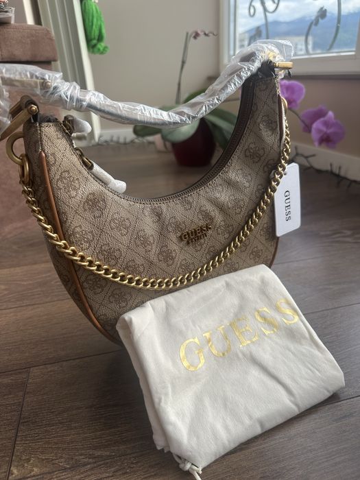 Чанта Guess Dagan & шапка Guess Aviana