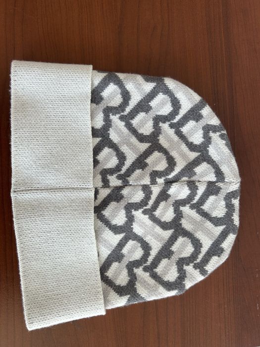 Caciula Burberry