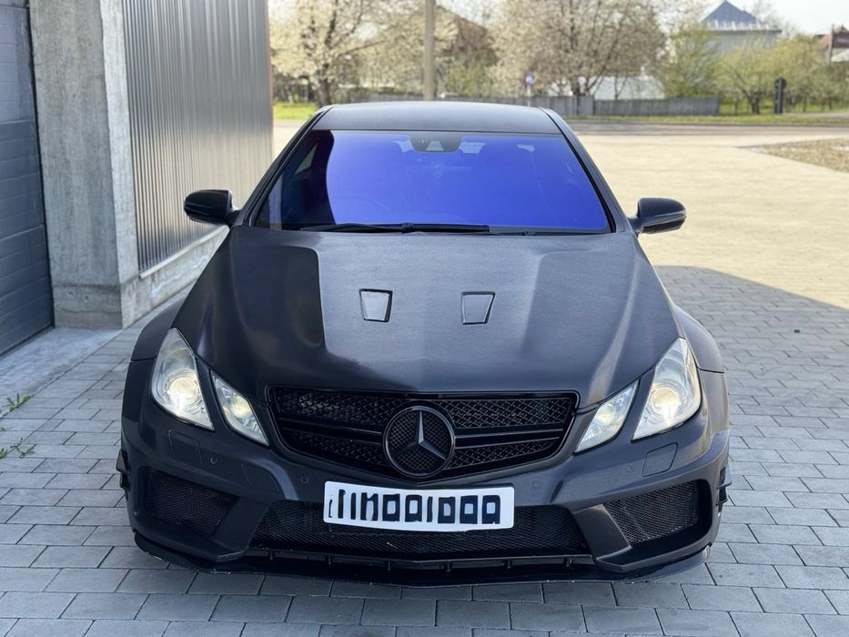Mercedes E500  5.5 V8 425 cp