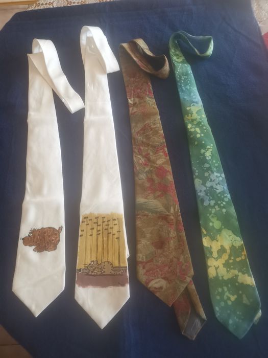 Четири копринени вратовръзки