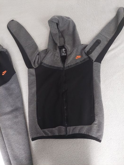 Анцунг на найк размер 176 отговаря на 9,10години