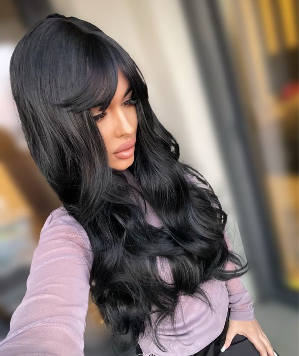 Peruca lunga bruneta ondulata