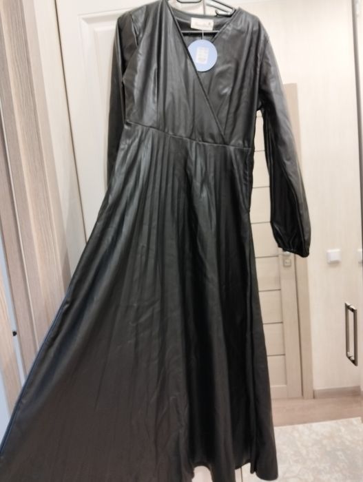 Платье из экокожи