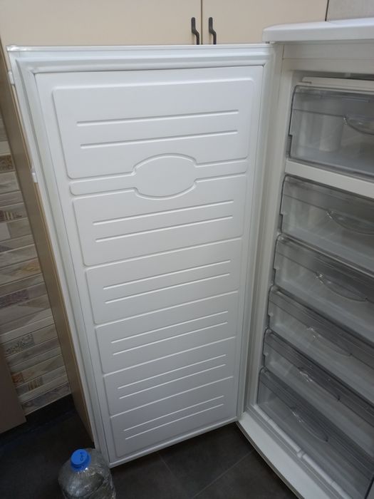 Морозилка Атлант новая.