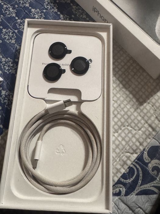 Продавам iPhone 15 Pro – Бял (White Titanium), 256GB