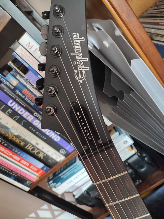EPIPHONE Goth 58 Explorer chitara electrica, negru mat, cutie SKB