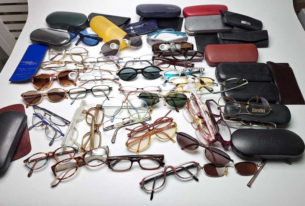 Lot ochelari si etui