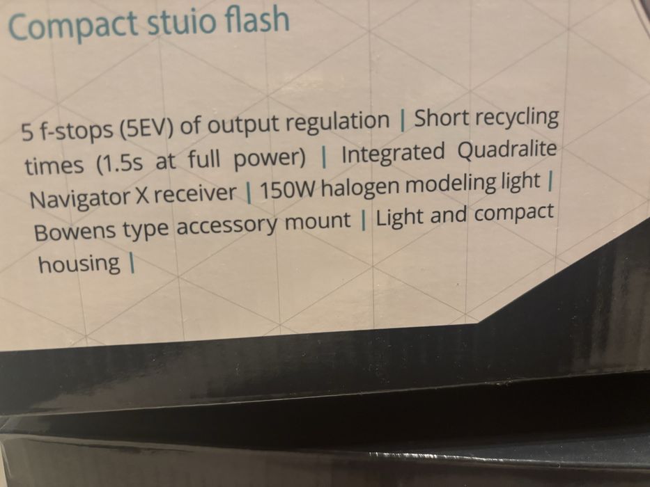 Студийни светкавици Quadralite 2бр