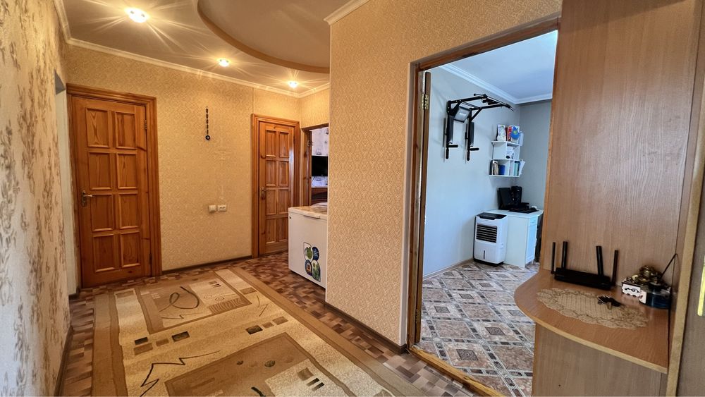 В центре продается 3х комнатная квартира в блочном доме на 4 этаже
