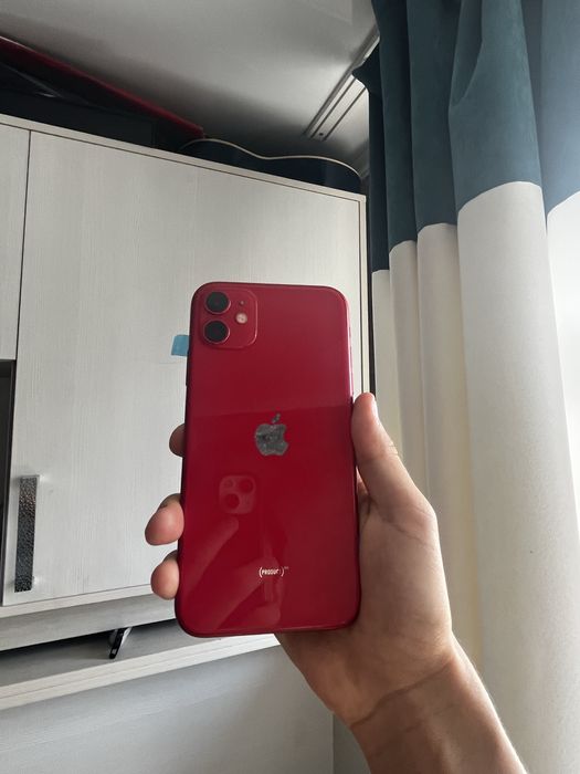 IPhone 11 красный
