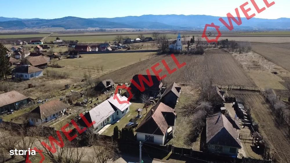 Casă de vânzare în Peteni!